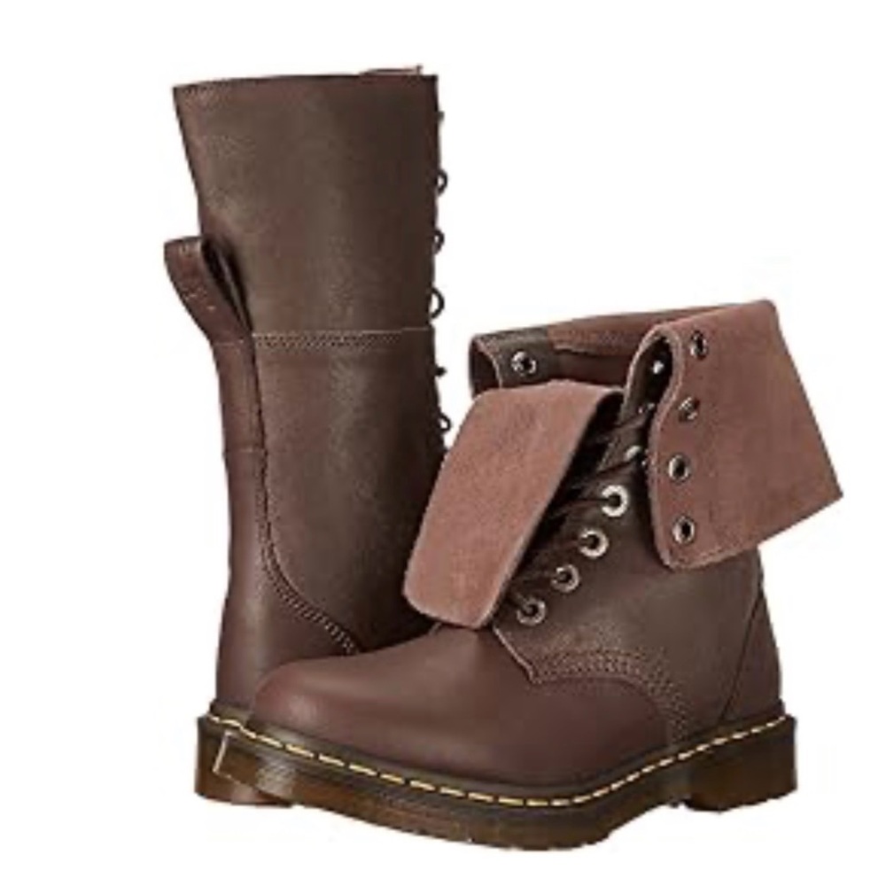 Beautiful Dr. Martens Hazil slouch boots in dark brown! Size 9 🤎
